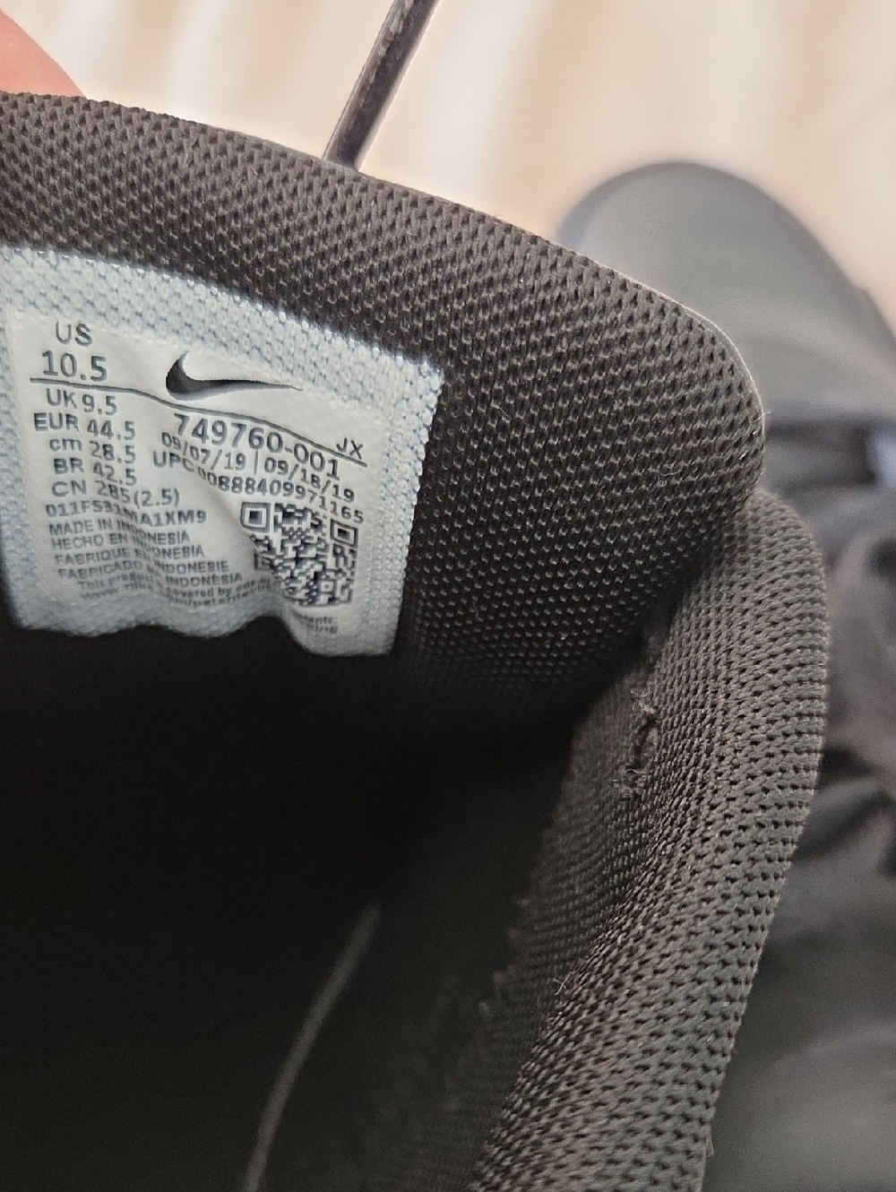 EUC Men's Nike Air Max Sneakers, Size 10.5, Black Leather - Picture 6 of 7